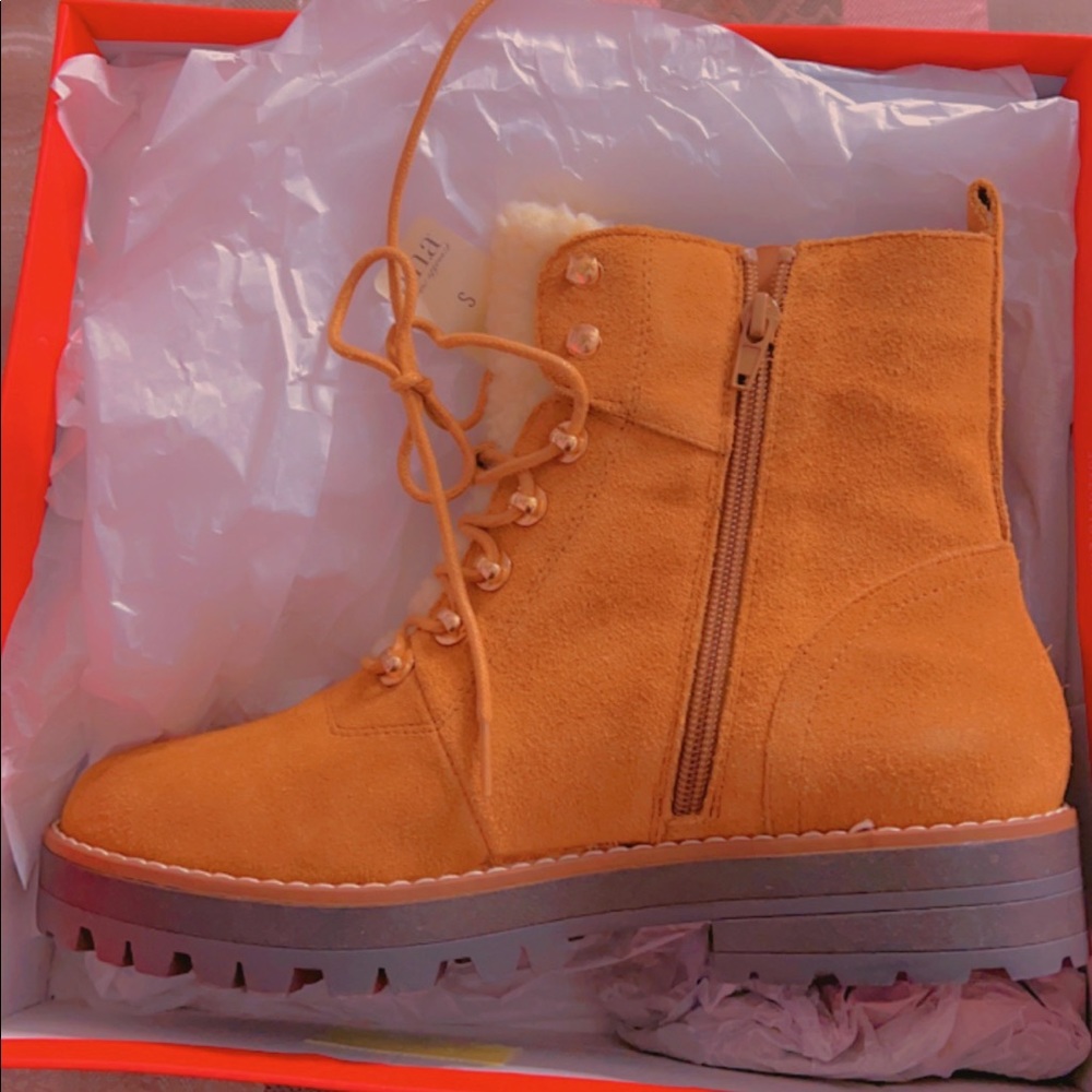 Brown Crown&Ivy lace up boots
